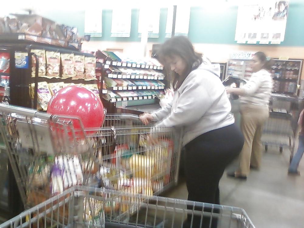 25P Big butt voyeur