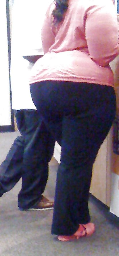 25P Big butt voyeur