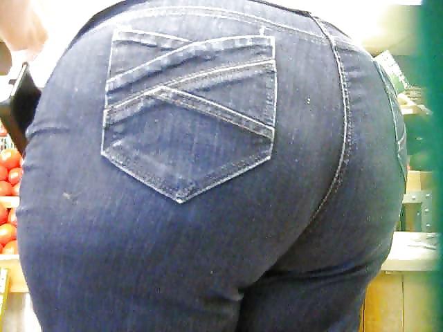 25P Big butt voyeur