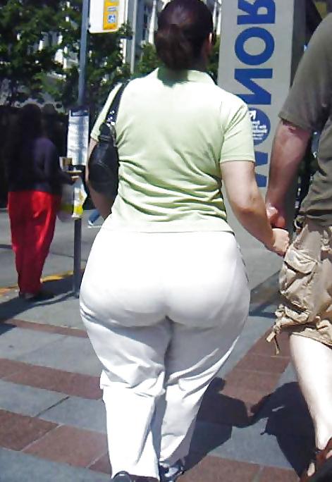 25P Big butt voyeur