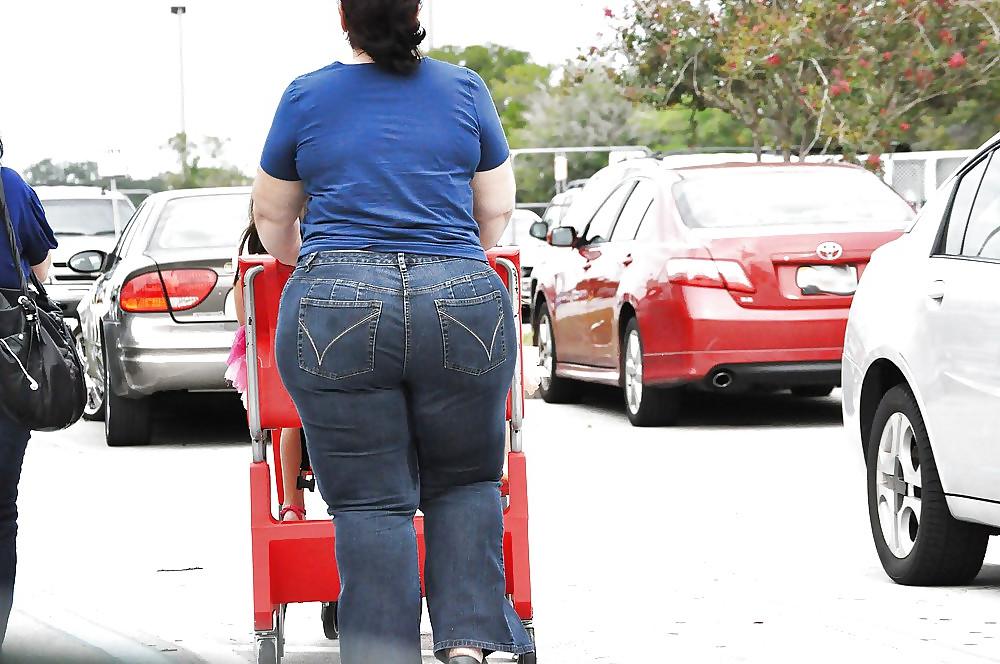 25P Big butt voyeur