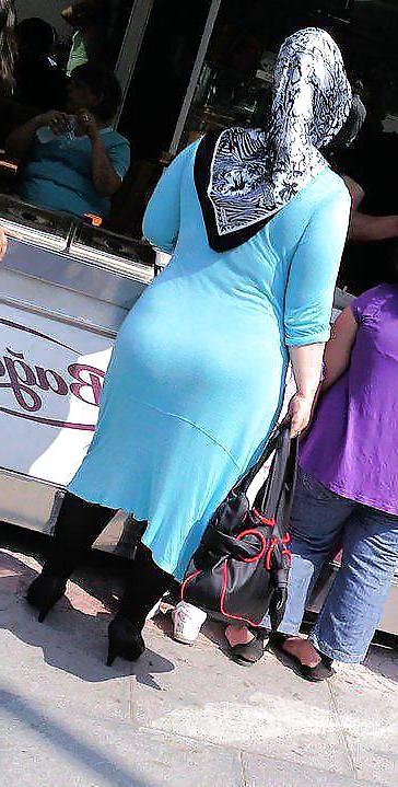 25P Big butt voyeur