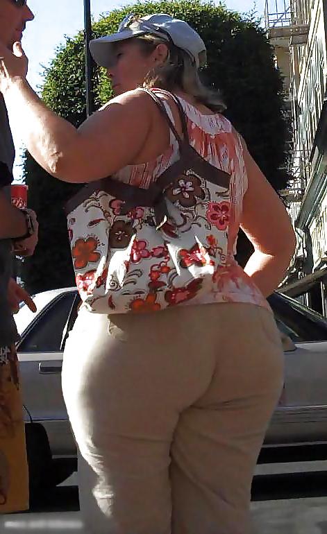 25P Big butt voyeur