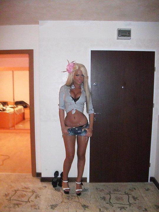 25P Loredana Chivu nud