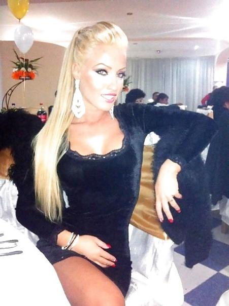 25P Loredana Chivu nud