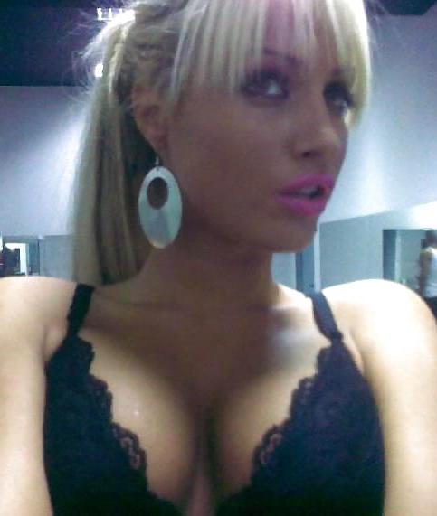 25P Loredana Chivu nud