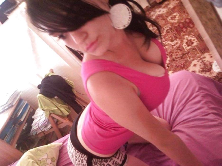 15P Romanian girl: Nelly