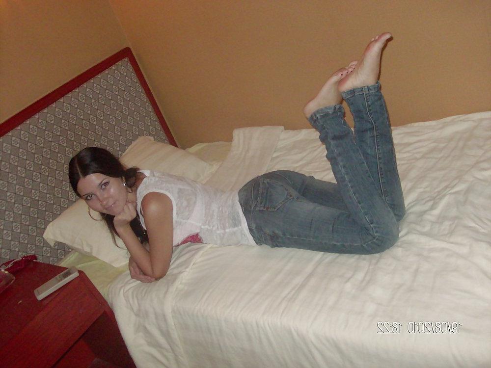 25P Barefoot Russian Women