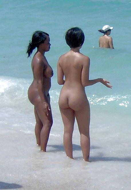 25P Ebony Nudists