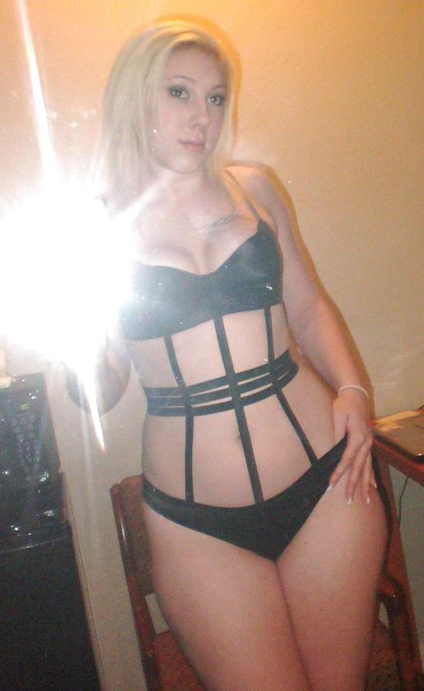 11P Amatuer Hottie:  Barbie with a BIG BUTT !!