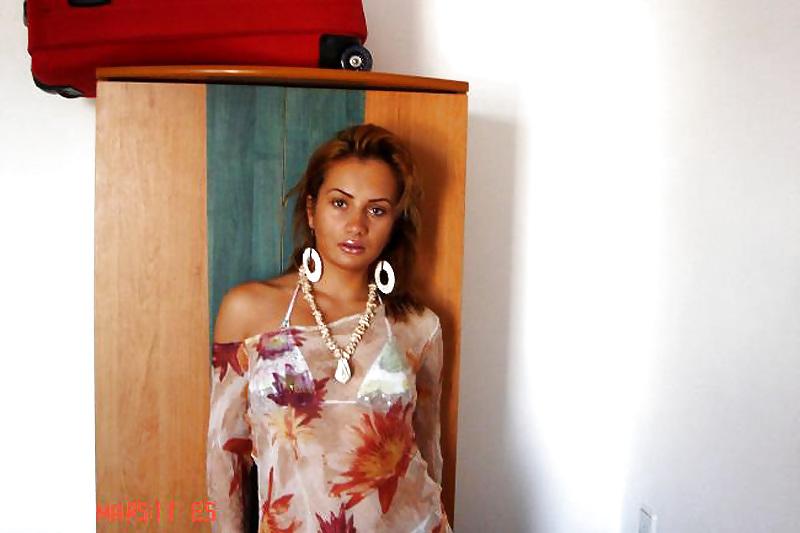 24P Romanian MILF Carmen