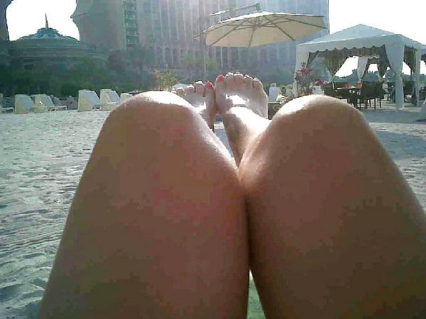 25P Wanking to Denise Van Outen's feet