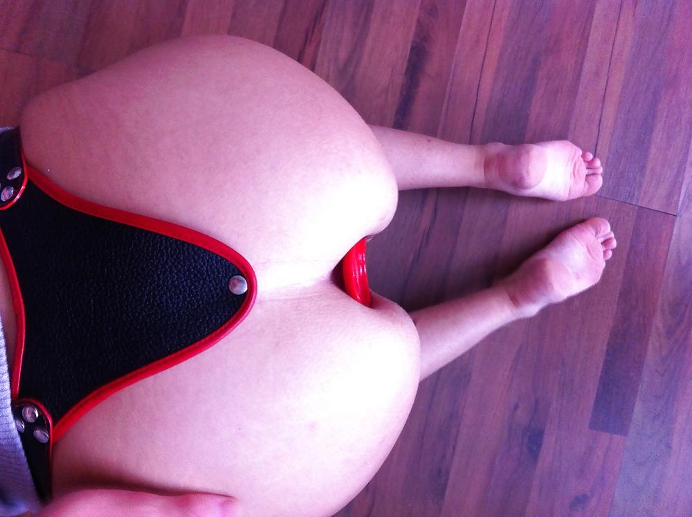 23P TOPBICHE red anal buttplug and leather pant.