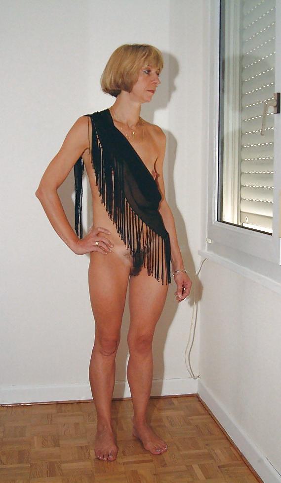25P Mature Skinny Lady