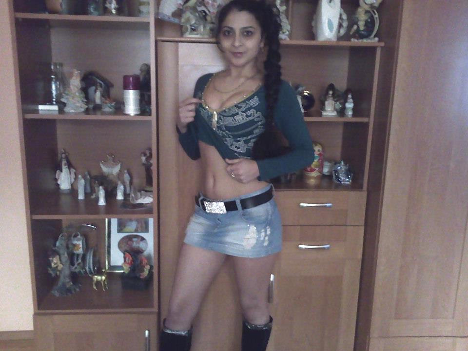 21P Romanian girl: Monica