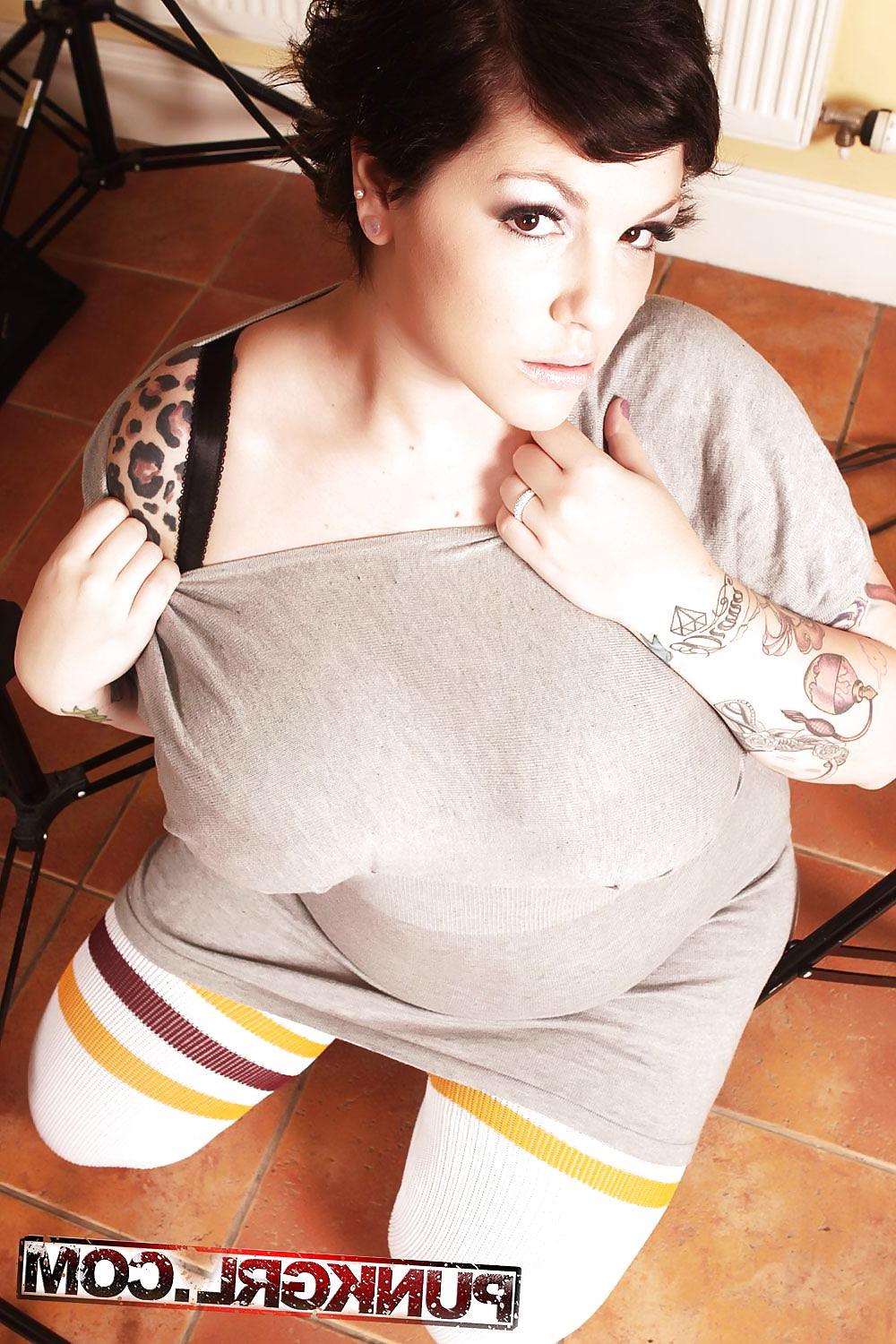 25P The hottest bbw-teen ever: doors feline