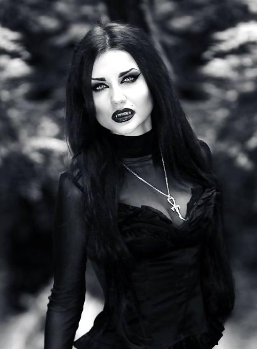 16P Vampires.... Vampirella ... 