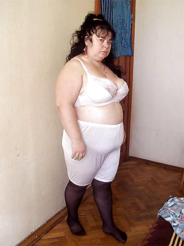 18P Mature women in knickers!