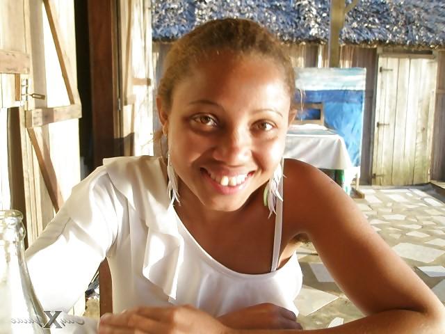 10P Madagascar - a sexy girl in Nosy be