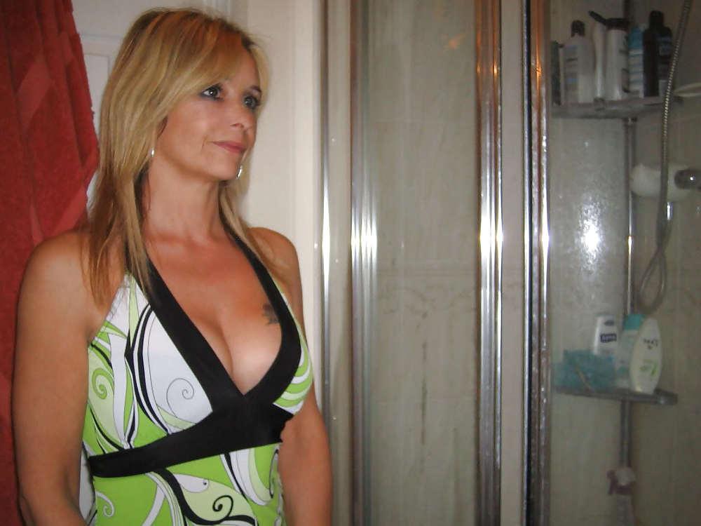 15P Blonde MILF Anne (non nude)