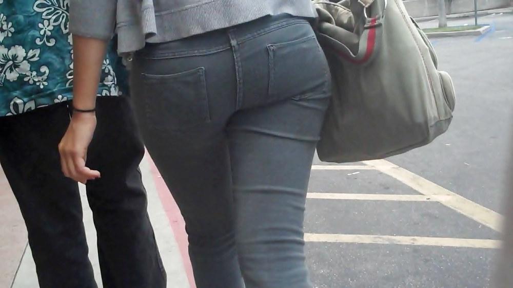 25P Come see her shop with her ass & butt in jeans