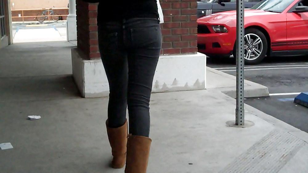 25P Come see her shop with her ass & butt in jeans