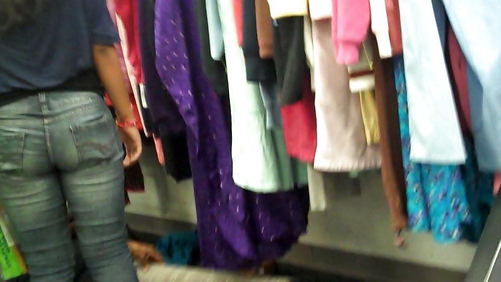 25P Come see her shop with her ass & butt in jeans