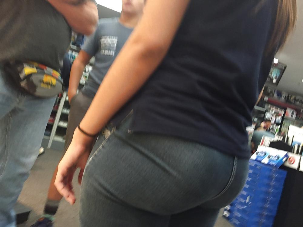 25P Voyeur Butts