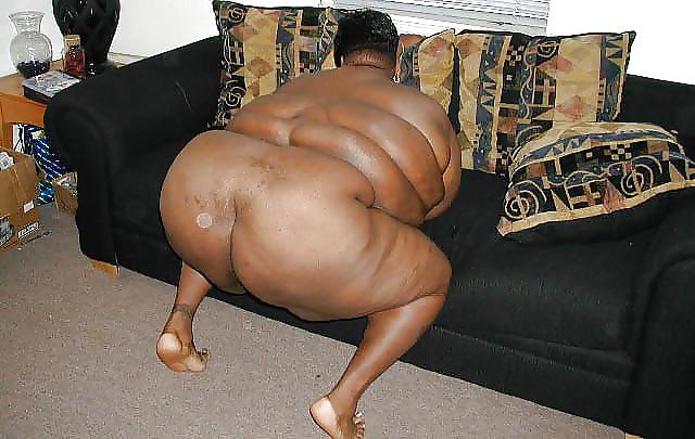 25P EBONY BLACKS MIFLS & MATURES SHOWS THEIR BIG ASSES