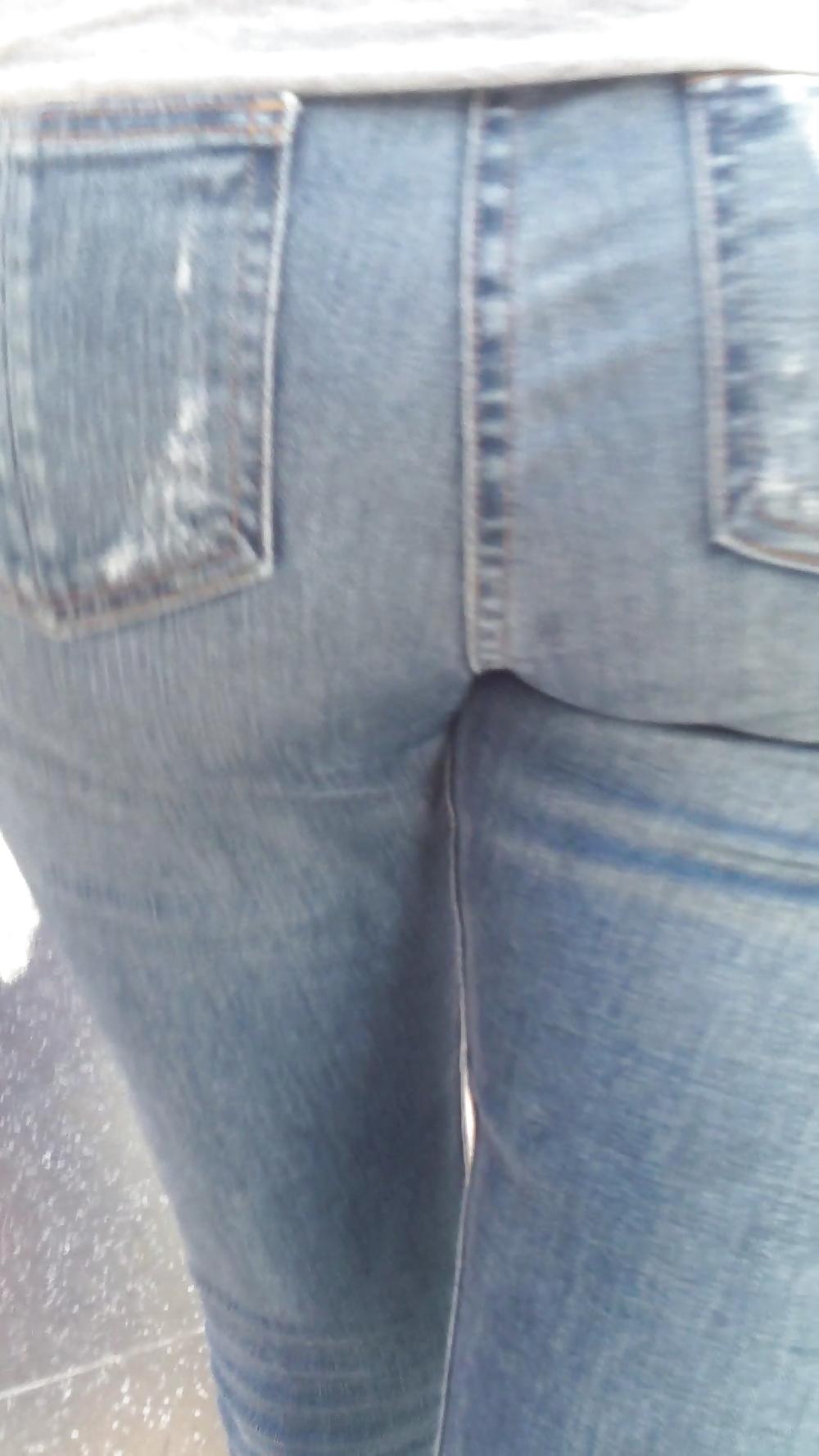 25P MILF smooth ass & butt in jeans 
