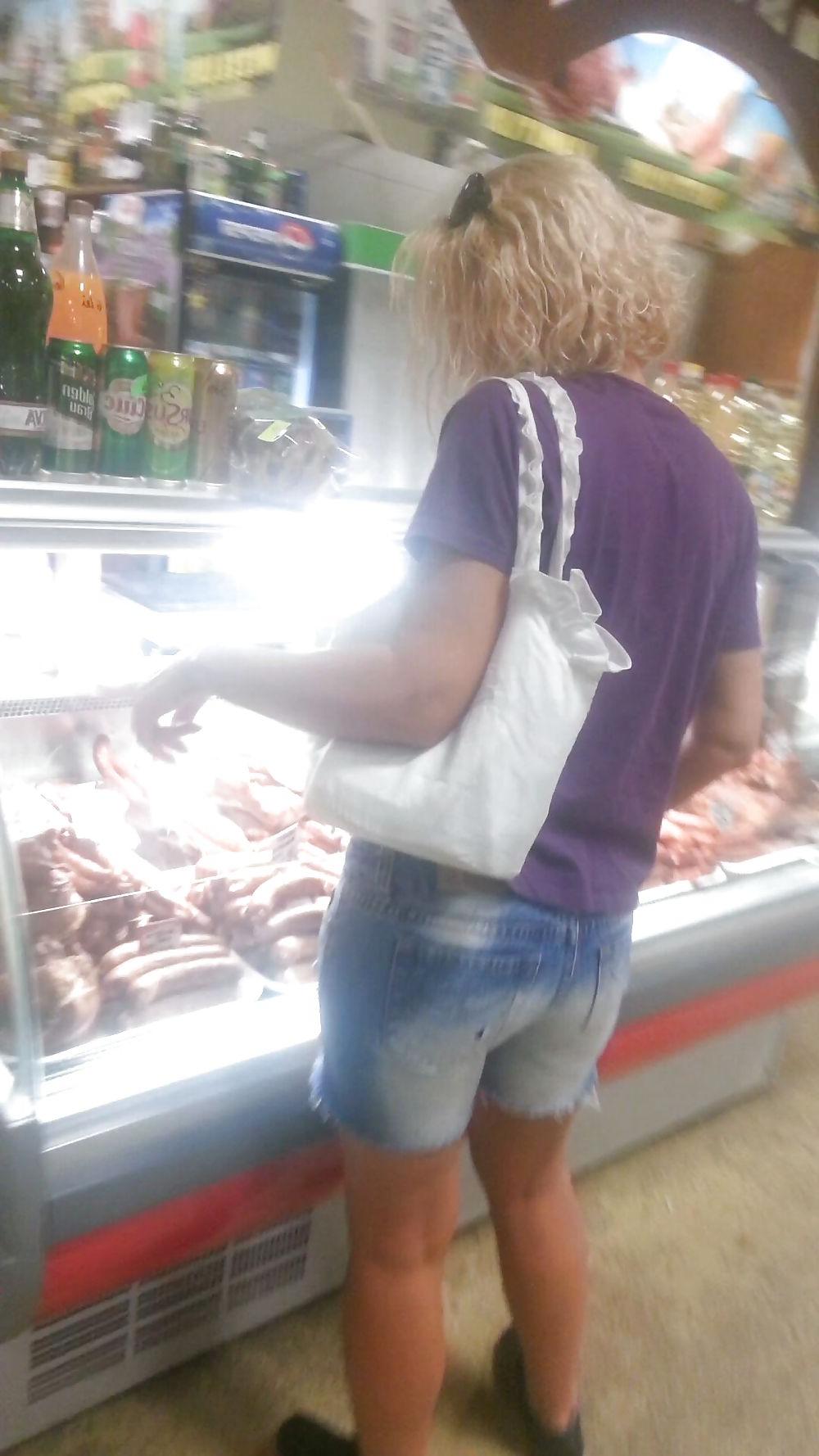 9P Sexy ass supermarket romanian