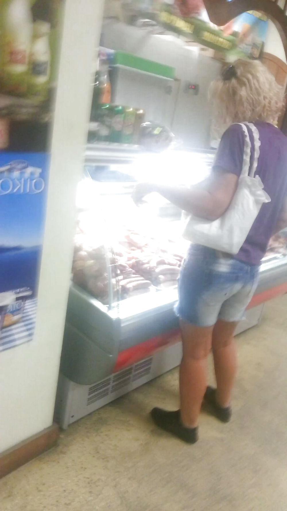 9P Sexy ass supermarket romanian