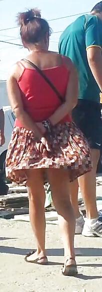 8P Upskirts romanian