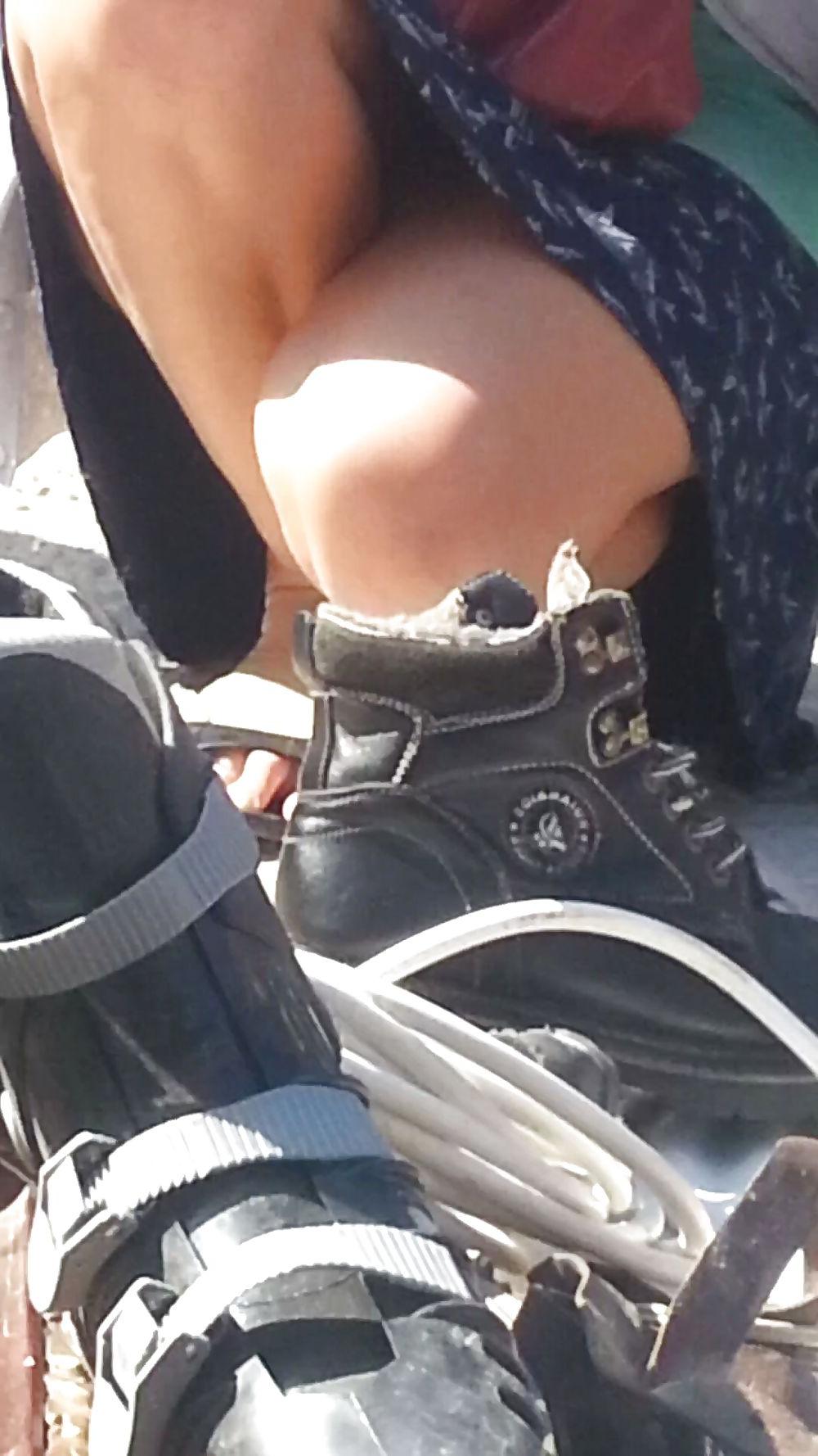 8P Upskirts romanian