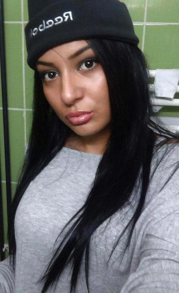 9P Romanian girl: Alexis