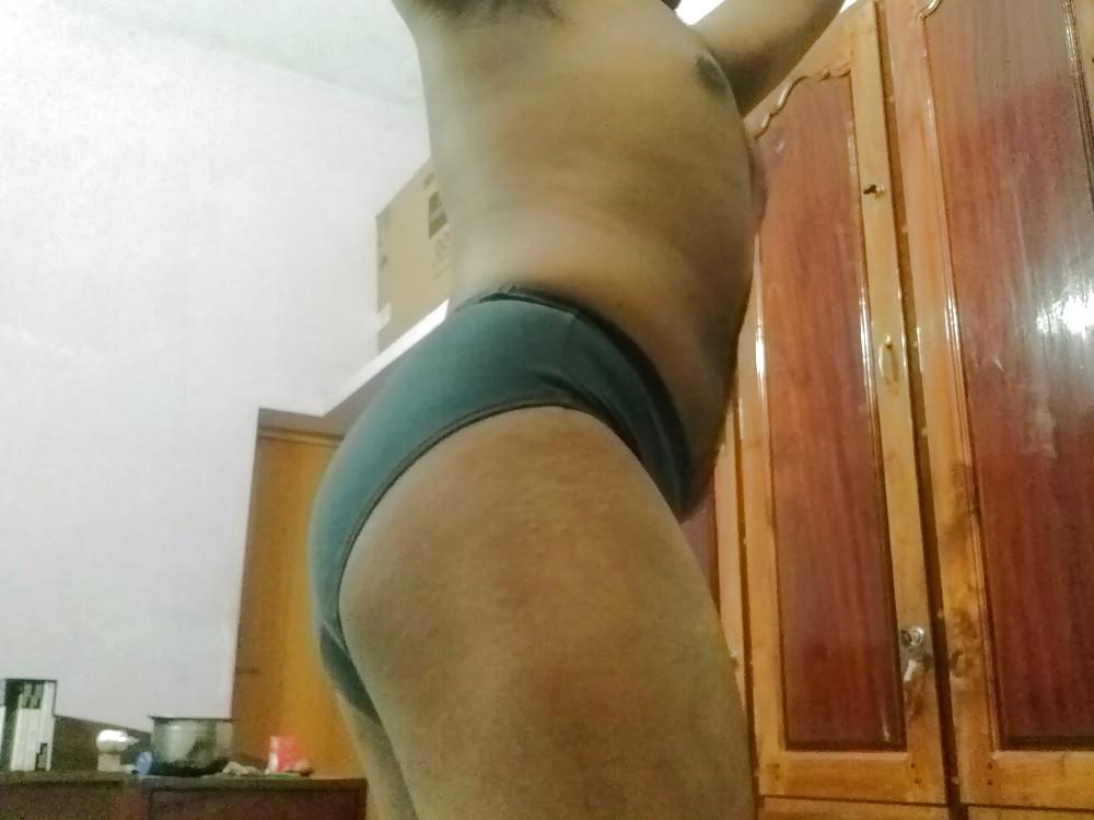 15P Showing off my bubble butt