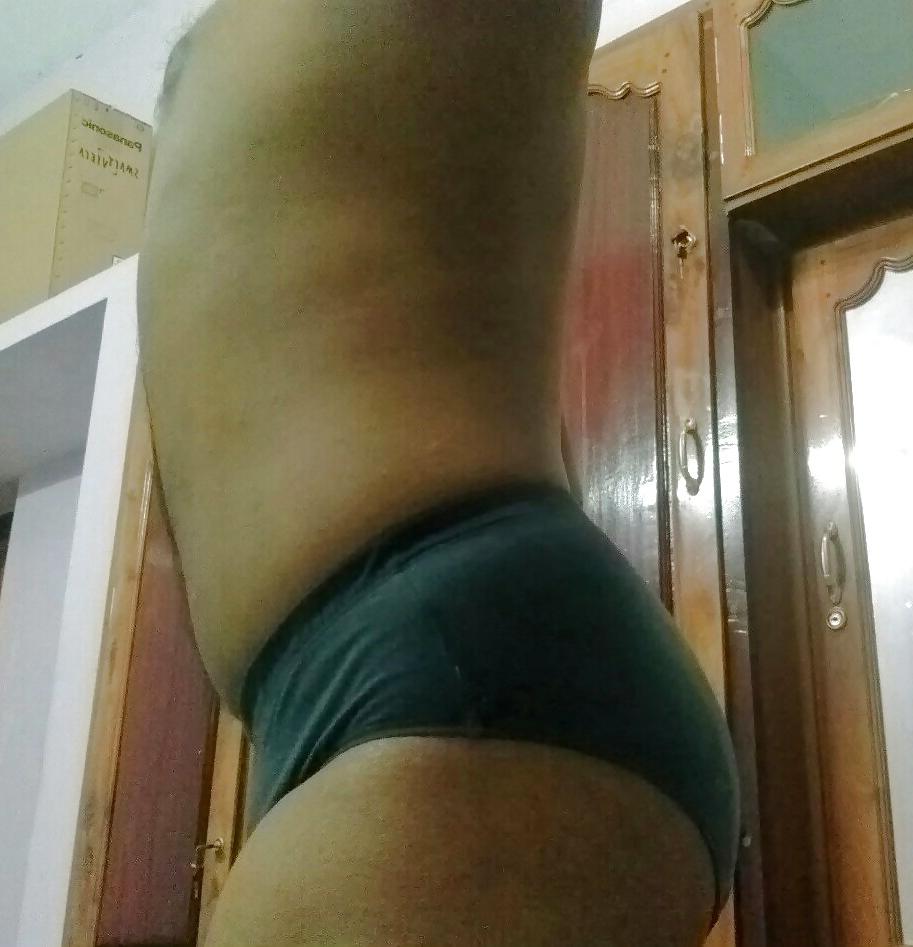 15P Showing off my bubble butt
