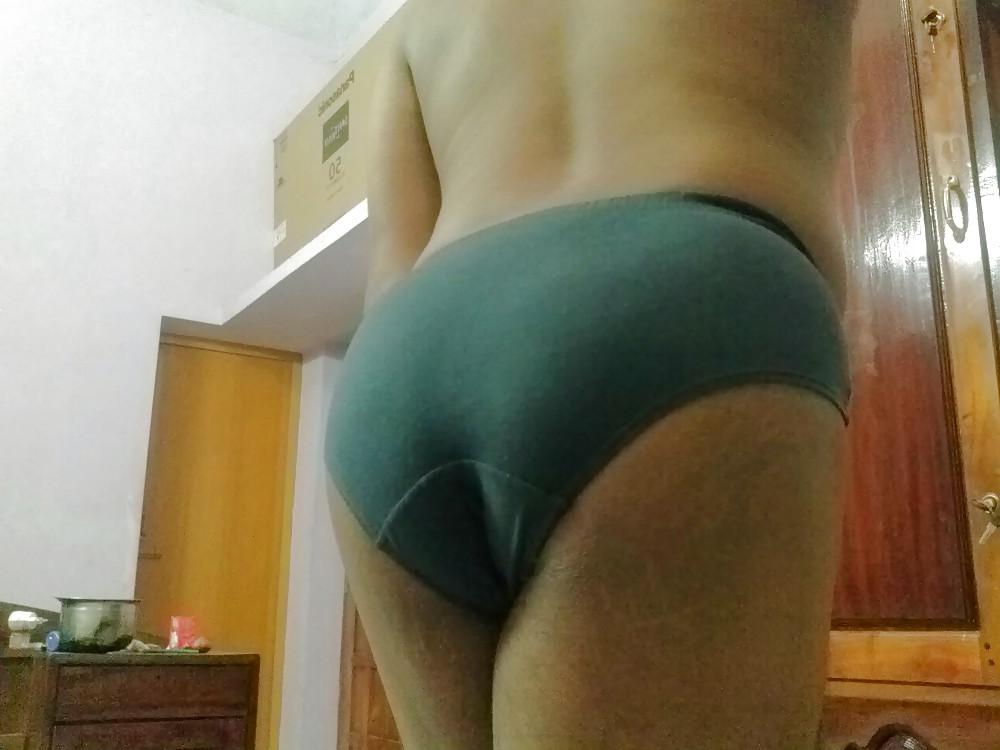 15P Showing off my bubble butt