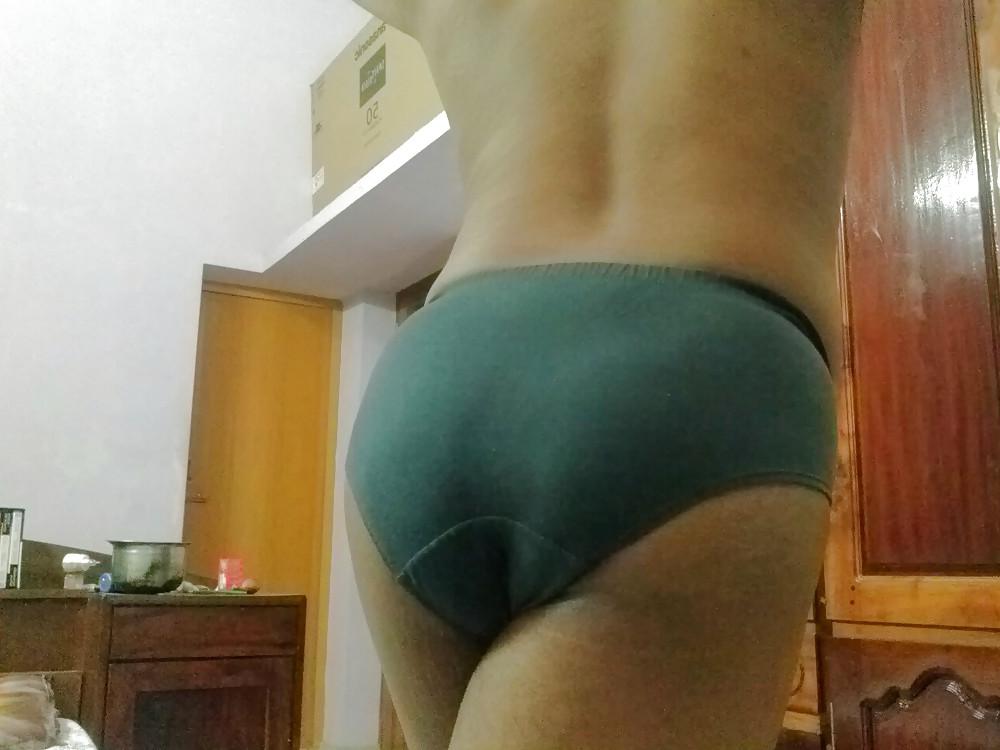 15P Showing off my bubble butt