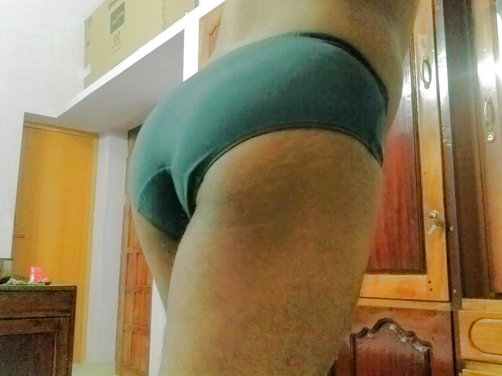 15P Showing off my bubble butt
