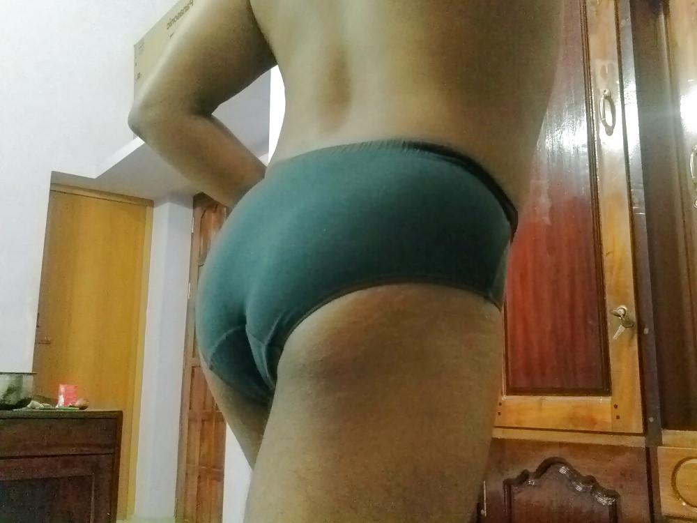 15P Showing off my bubble butt