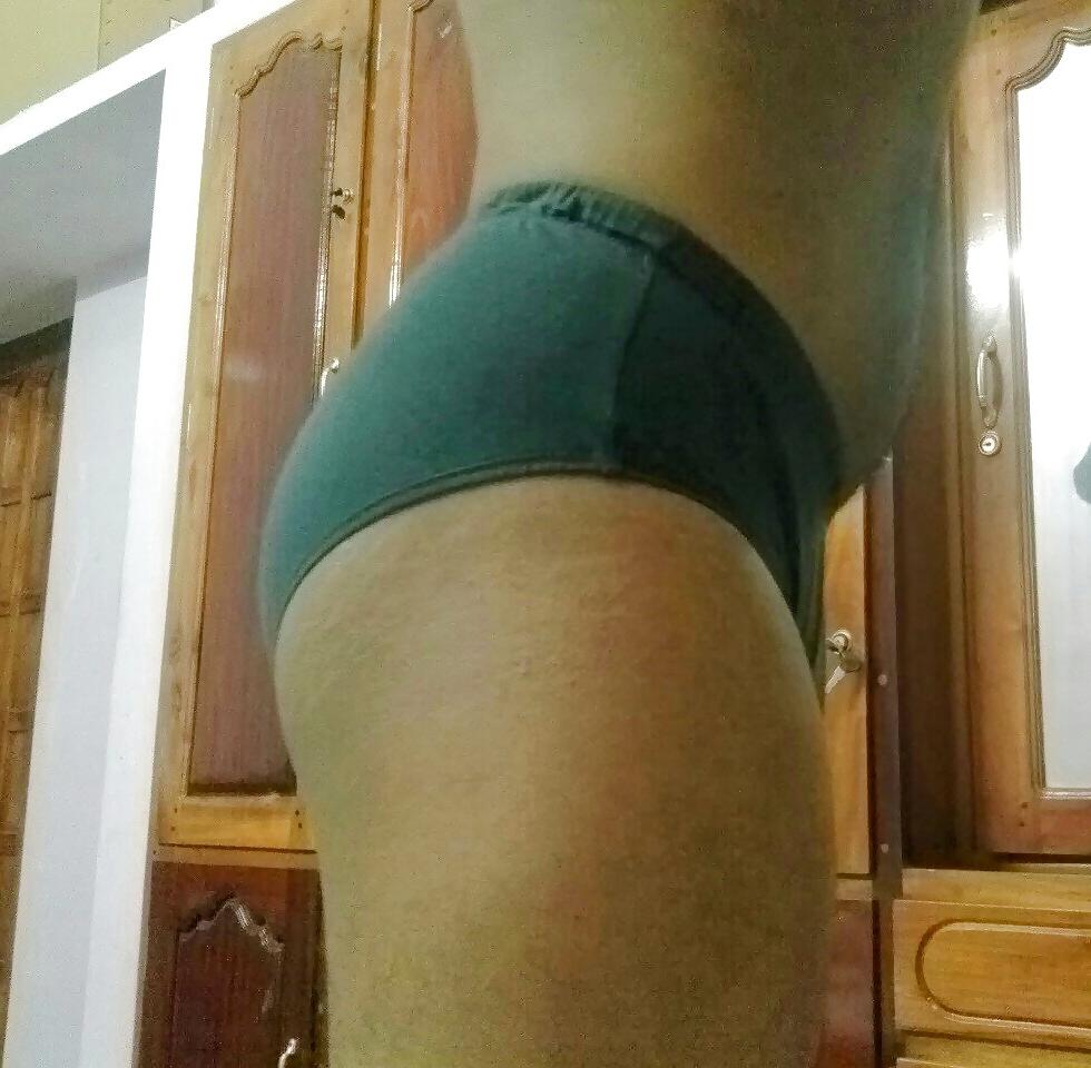 15P Showing off my bubble butt
