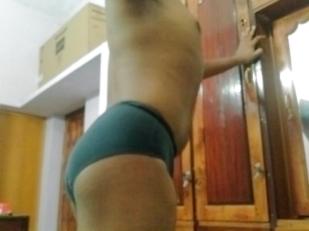 15P Showing off my bubble butt