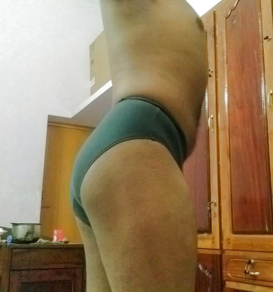 15P Showing off my bubble butt