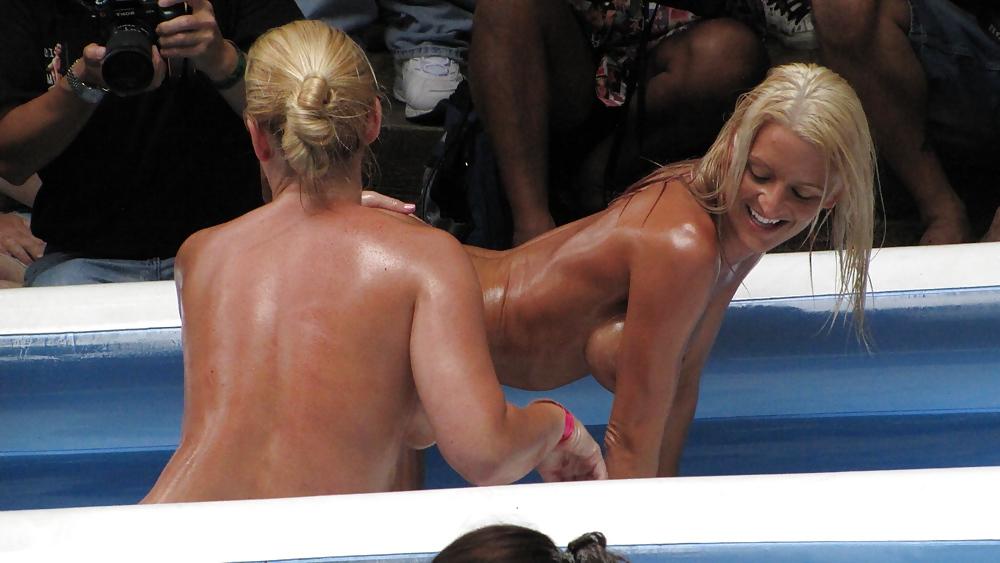 15P Beeach Voyeur Pictures