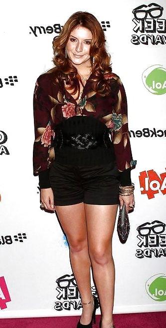 16P Anneliese van der Pol 
