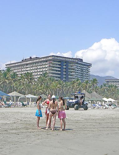 25P Acapulco Girls