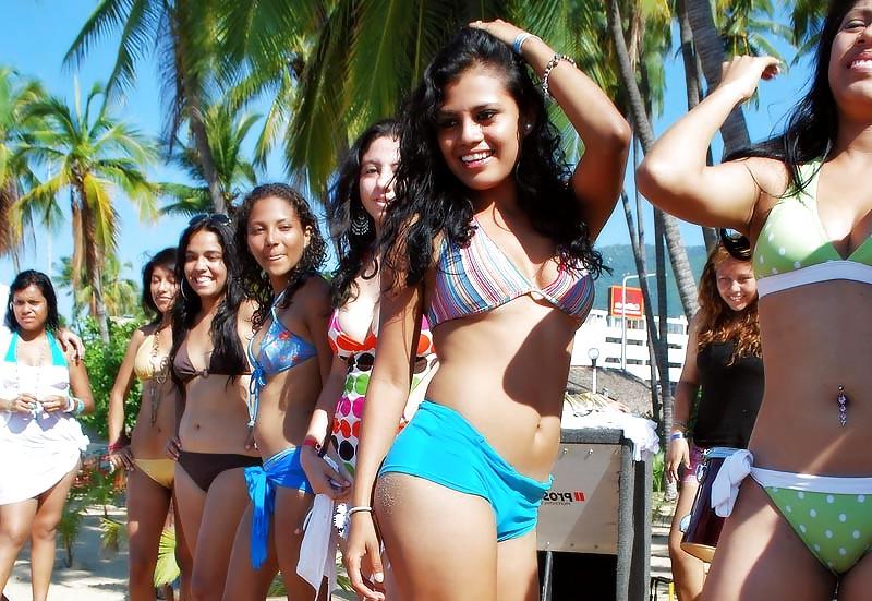 25P Acapulco Girls