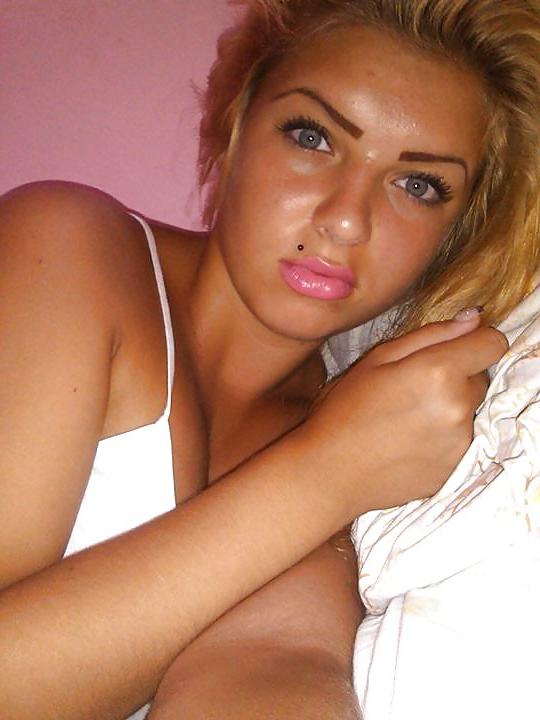 15P Romanian girl: Madelina