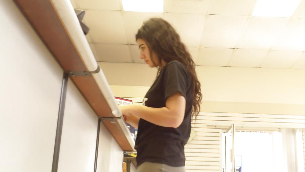 25P Teen ass & butt in sweatpants